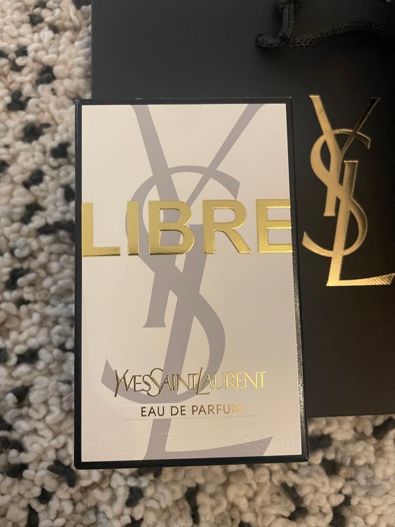 イヴ・サンローラン　香水とリップのセット　定価18590円　プレゼント　箱　紙袋