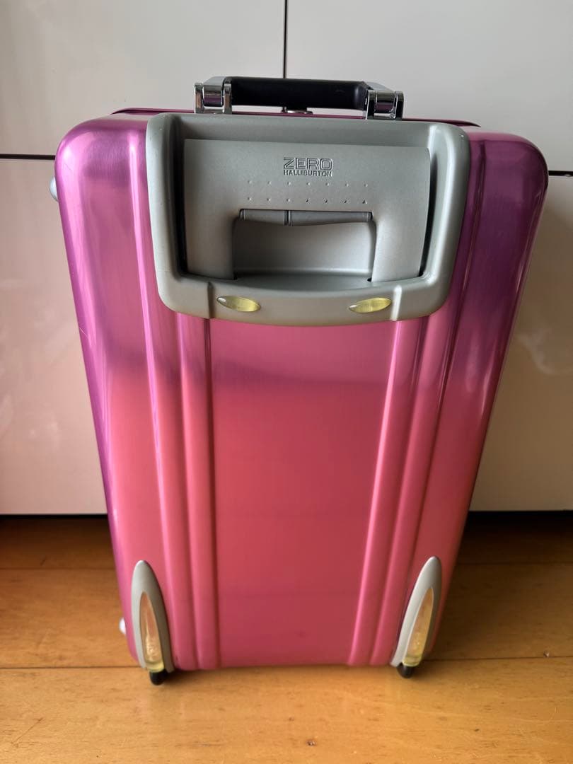 希少‼️ZERO HALLIBURTON ピンク キャリーケース　デッドストック
