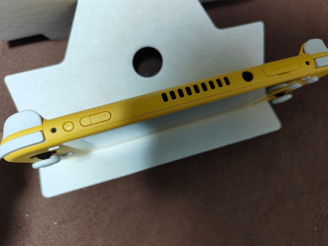 Nintendo Switch Lite 黄色