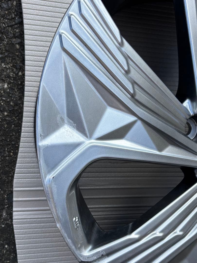 トヨタプリウス60 モデリスタ　中古品　1本