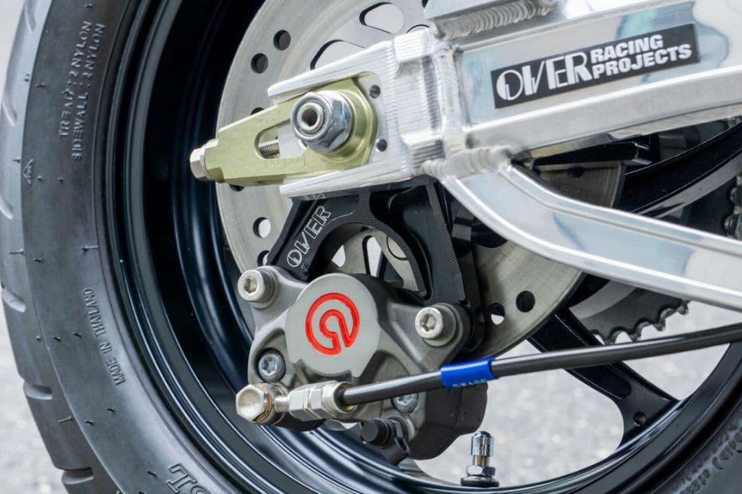 OVER│キャリパーサポート リア 下側│ダックス125 JB04│ブレンボ2P