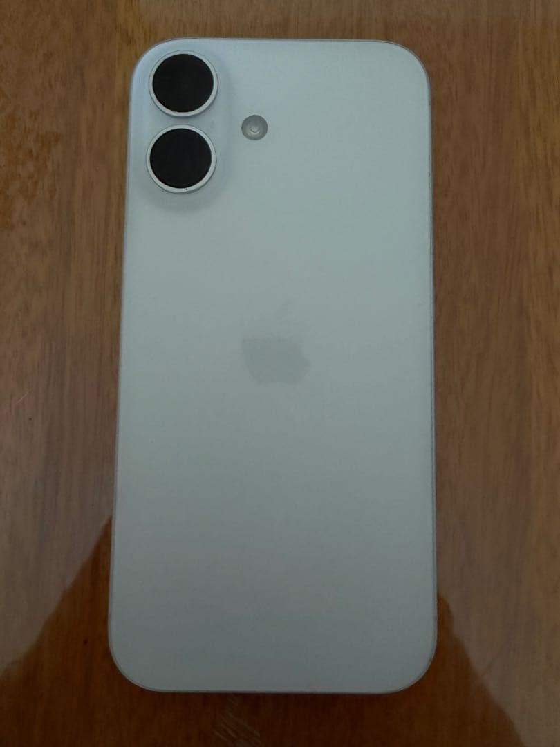 Apple iPhone16 256GBホワイト SIMフリー画面の欠陥