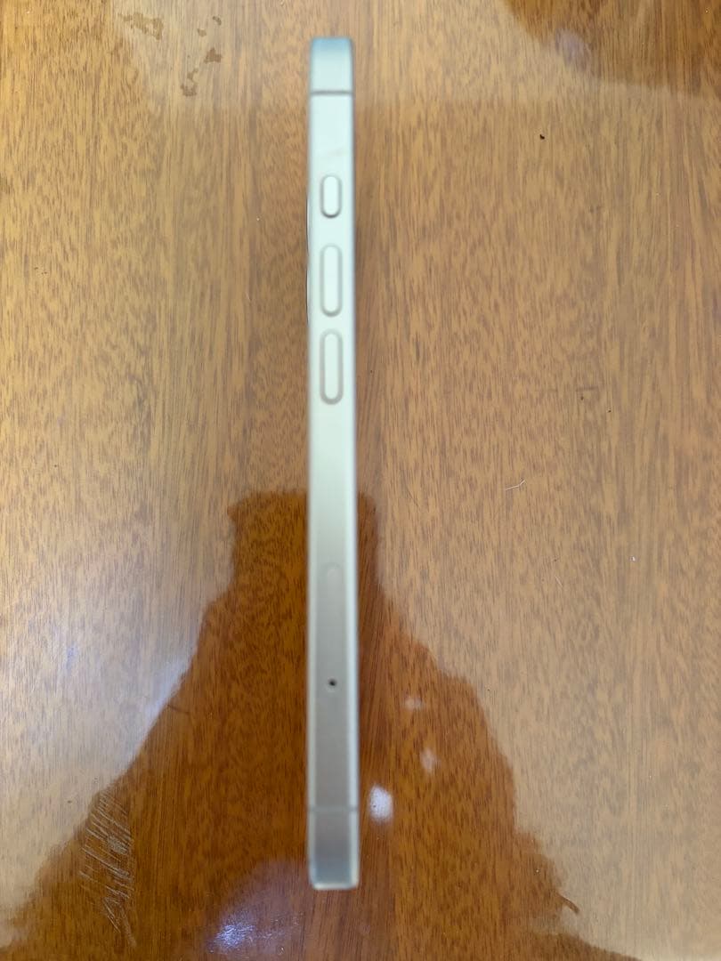 Apple iPhone16 256GBホワイト SIMフリー画面の欠陥