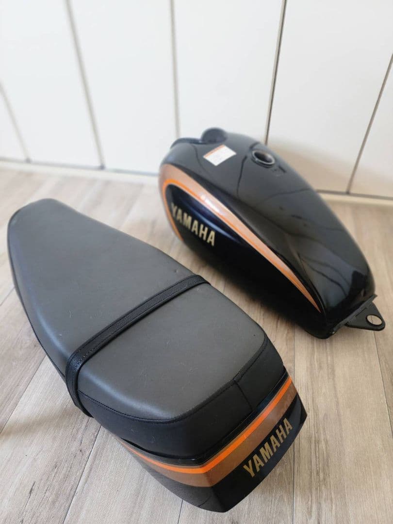 SR400 1998年発売！新品初期型復刻タンク 　シート＆タンデムバーセット