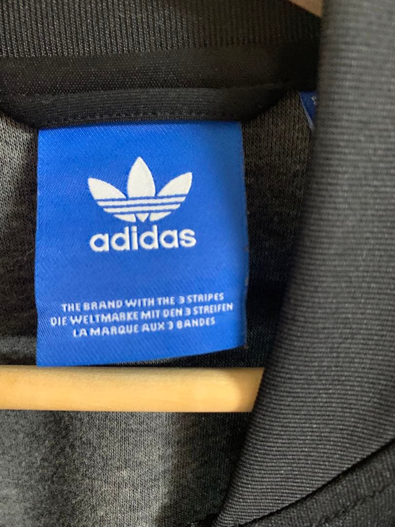 アディダスオリジナル トラックジャケット