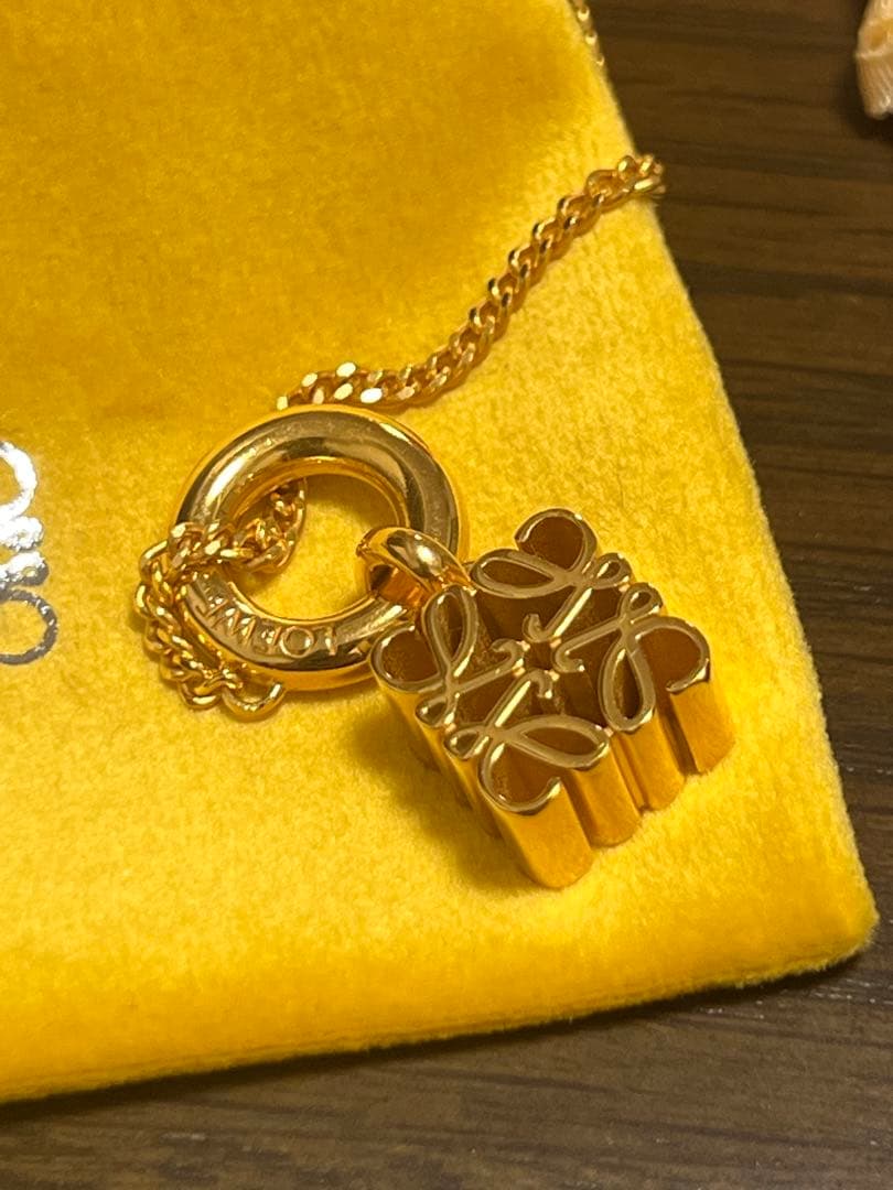 定価10万K24G仕上げほぼ新品LOEWEロエベアナグラムペンダントネックレス