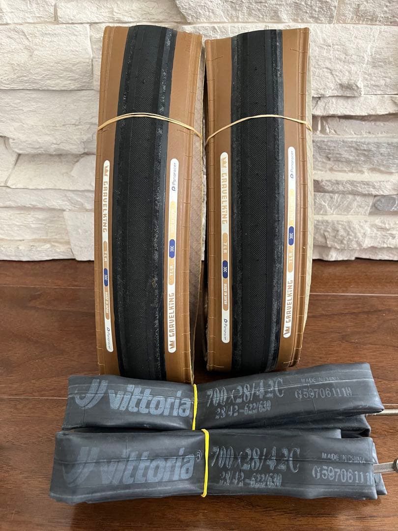グラベルキング 700 30C TLR / Vittoria チューブ 各2本