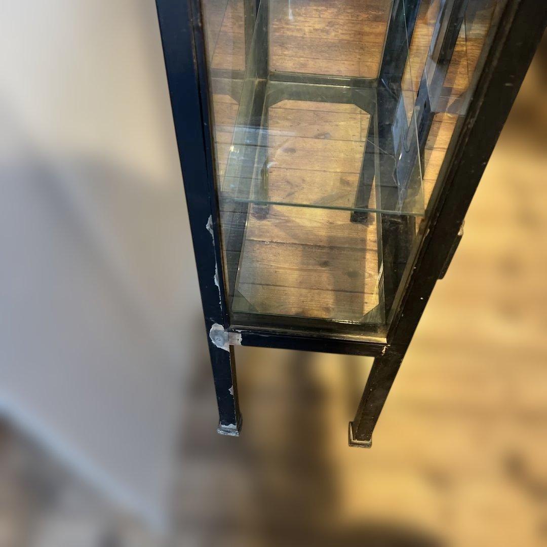 アンティーク　ガラスキャビネット　黒ケビント　医療棚　陳列ケース