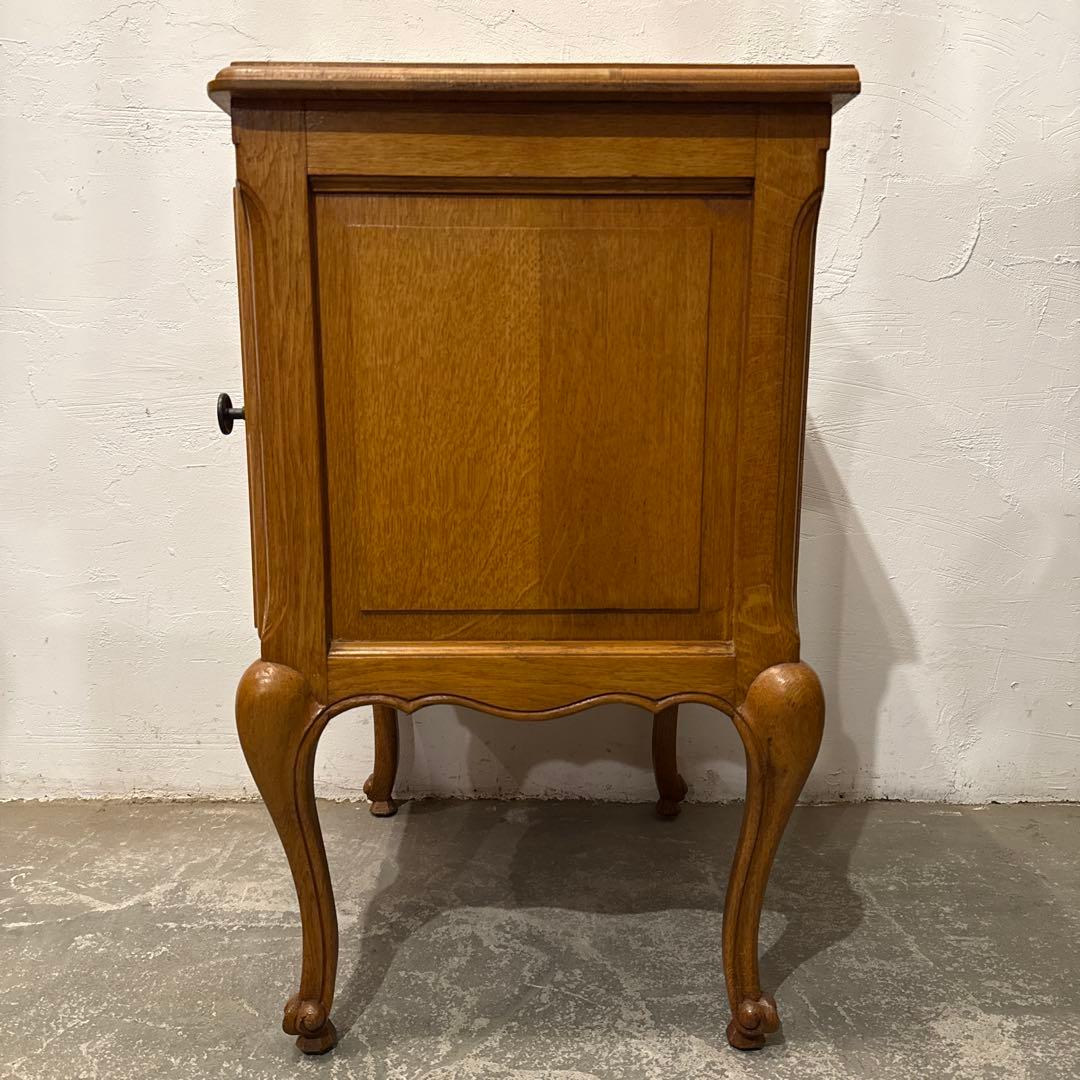 年末年始saleヴィンテージ　木製サイドテーブル　扉収納付き　左開き