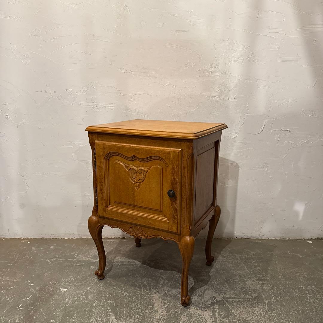 年末年始saleヴィンテージ　木製サイドテーブル　扉収納付き　左開き