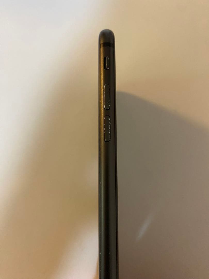 スマートフォン本体 iPhone8(64GB)