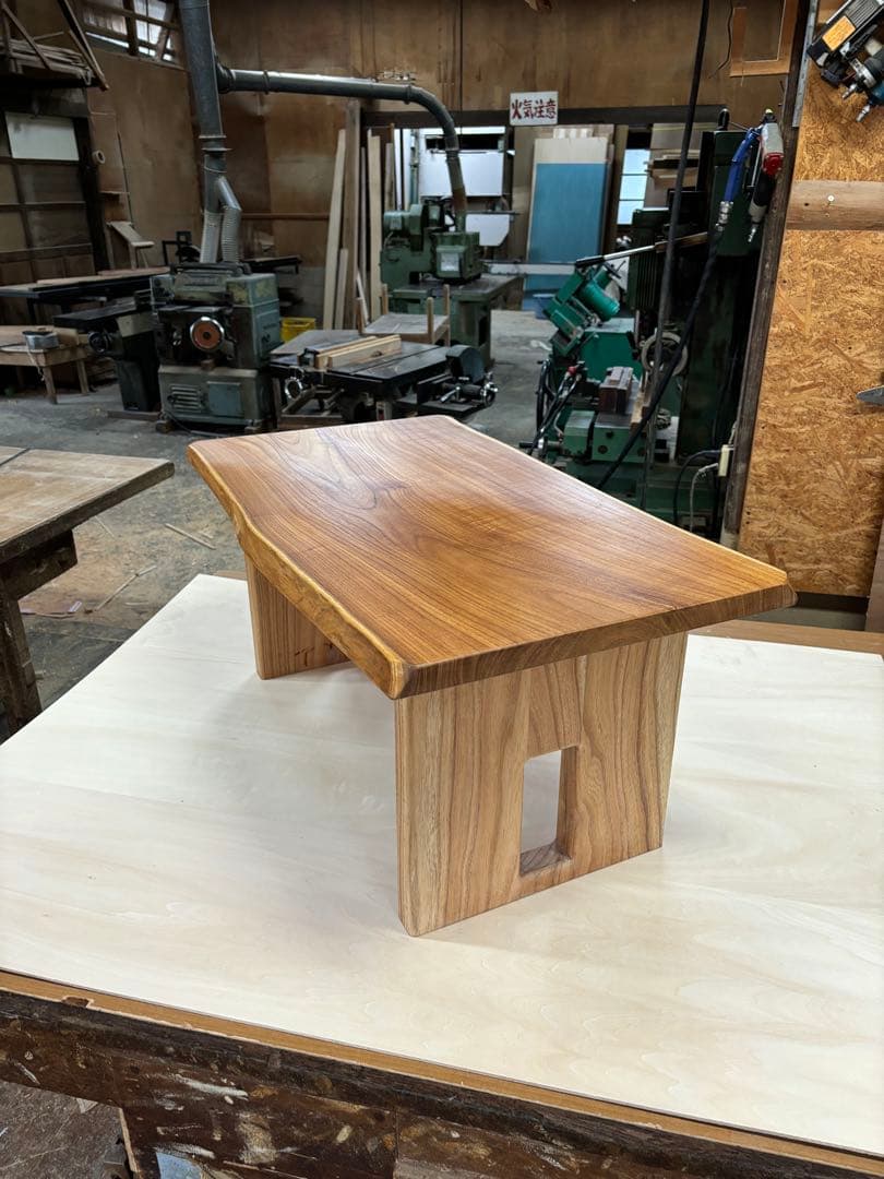一枚板テーブル　耳付き