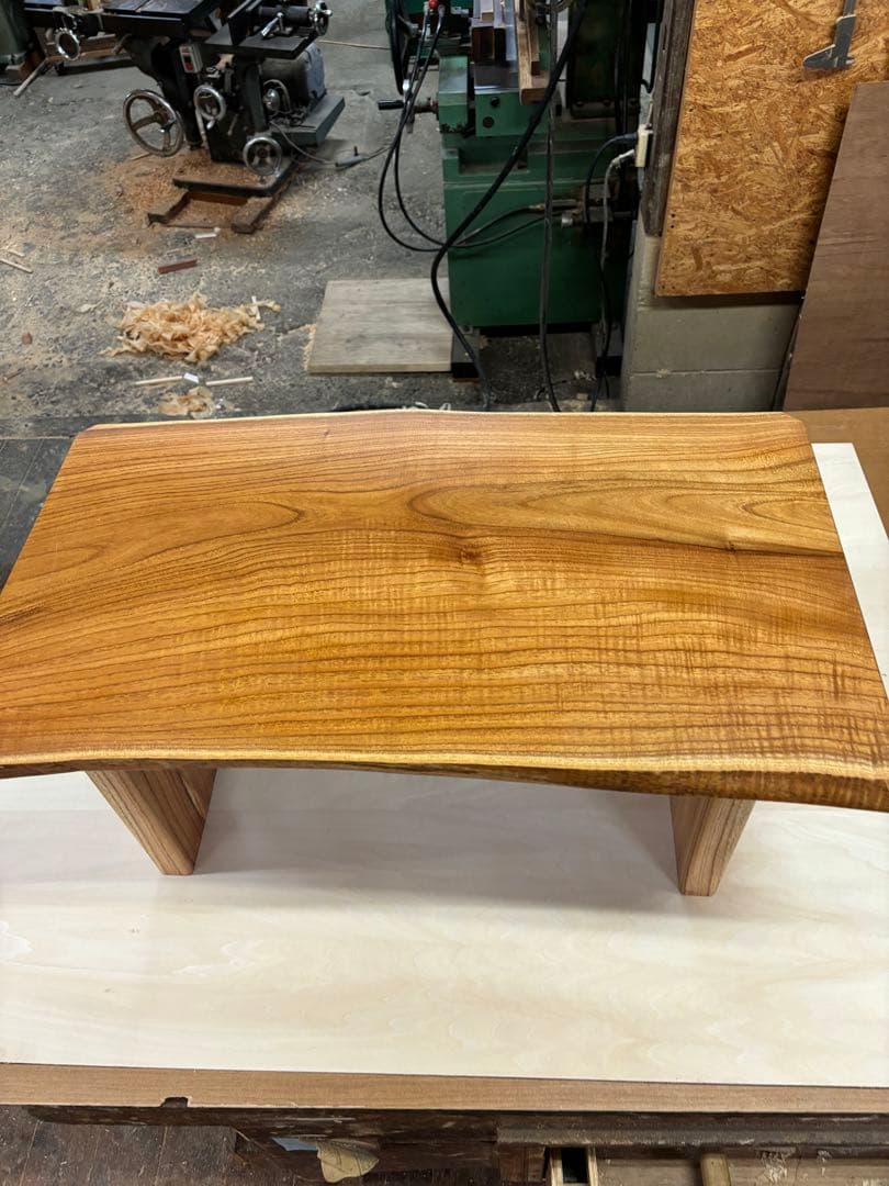 一枚板テーブル　耳付き