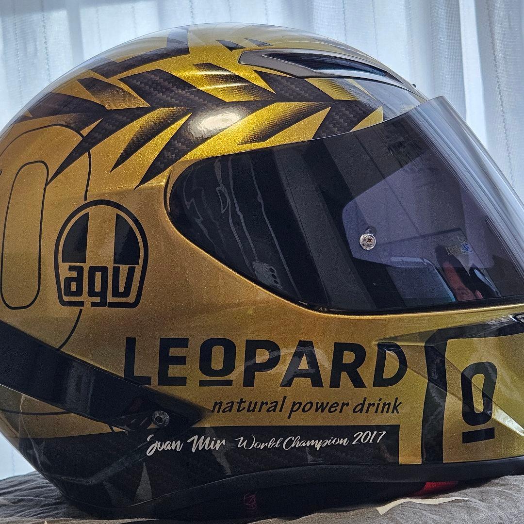 気まぐれ値下げ‼️本日最終日‼️AGV風ゴールドカーボン調 レプリカヘルメット