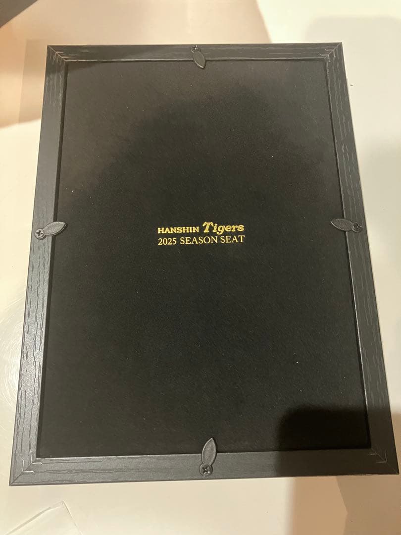 2点セット　甲子園球場ミニチュア　優勝記念ピンバッジ　阪神タイガース　年間特典