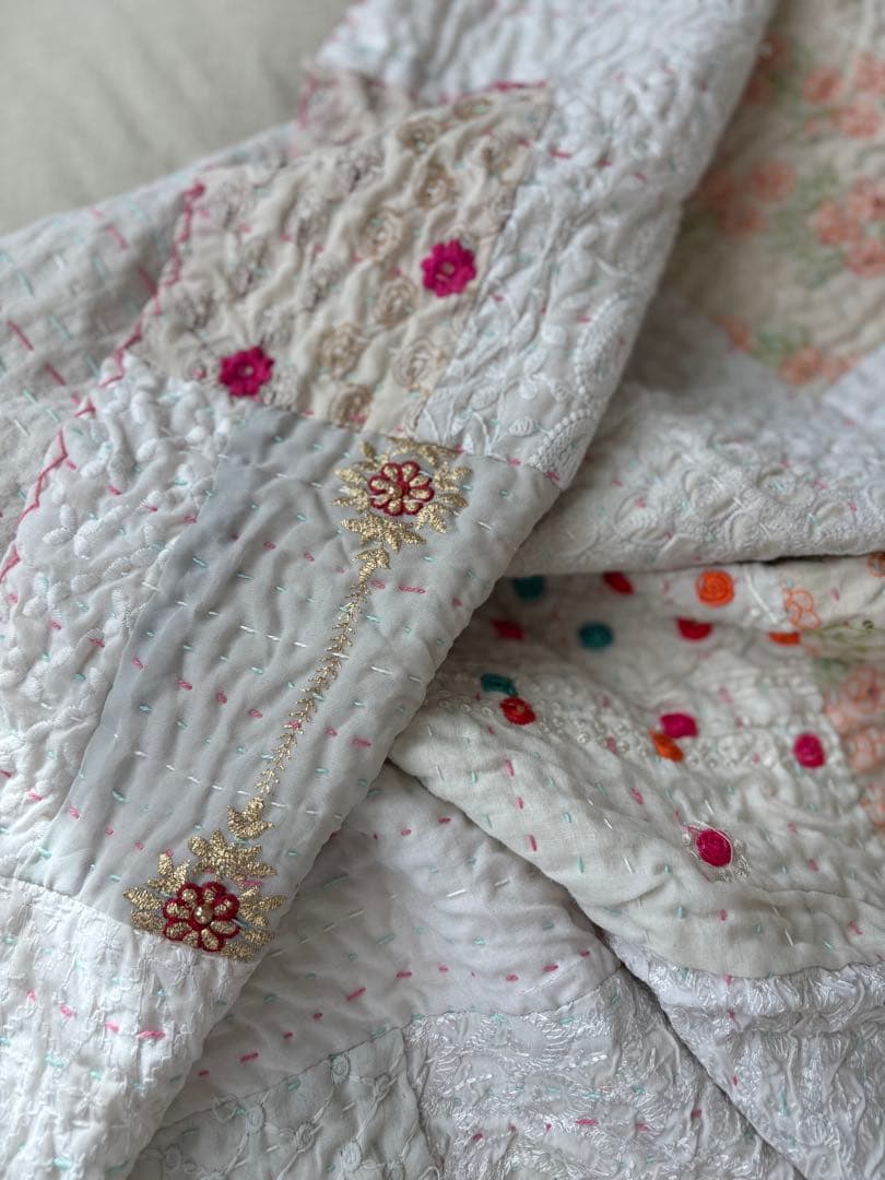 【稀少カラー】インド刺繍　カンタキルト　ヴィンテージ　パッチワーク　マルチカバー