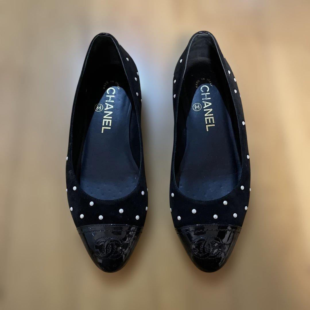 CHANEL ブラック フラットシューズ パール装飾
