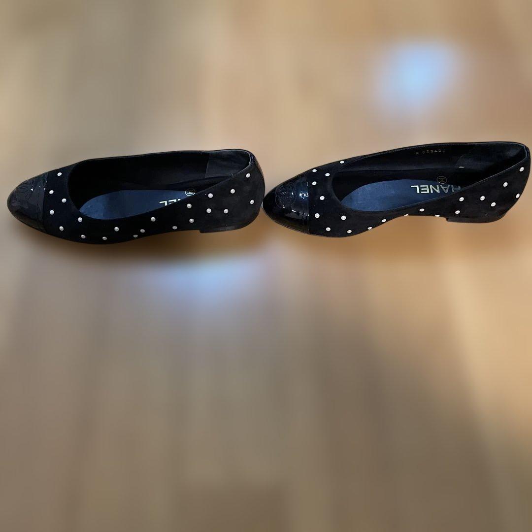 CHANEL ブラック フラットシューズ パール装飾