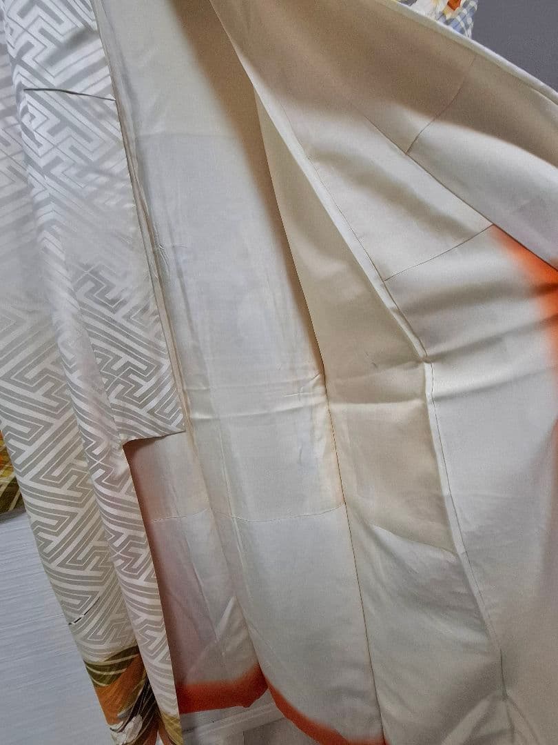 振り袖・帯２点セット　正絹 古典柄 綸子地　 舞華袋帯御所車　草花金糸刺