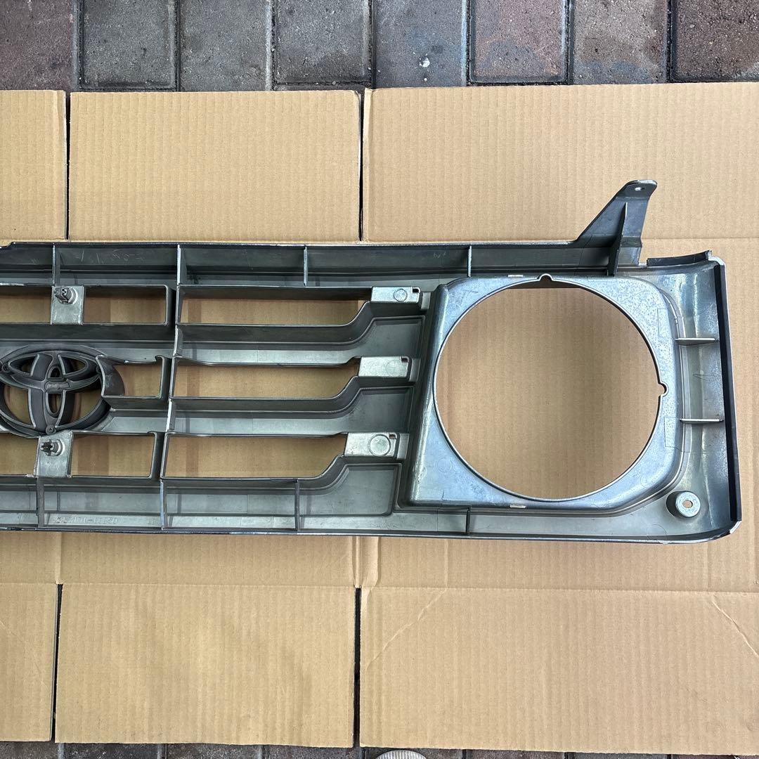 トヨタ　ランドクルーザー70 後期　純正　フロントグリル