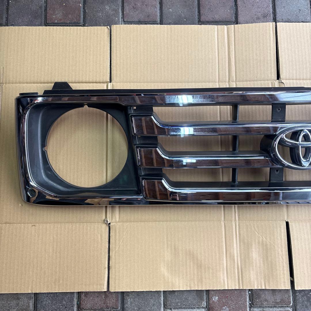 トヨタ　ランドクルーザー70 後期　純正　フロントグリル
