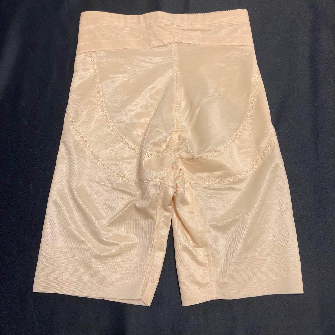 【美品】FOURSIS&COブライダルインナーVカットビスチェD75ガードル70