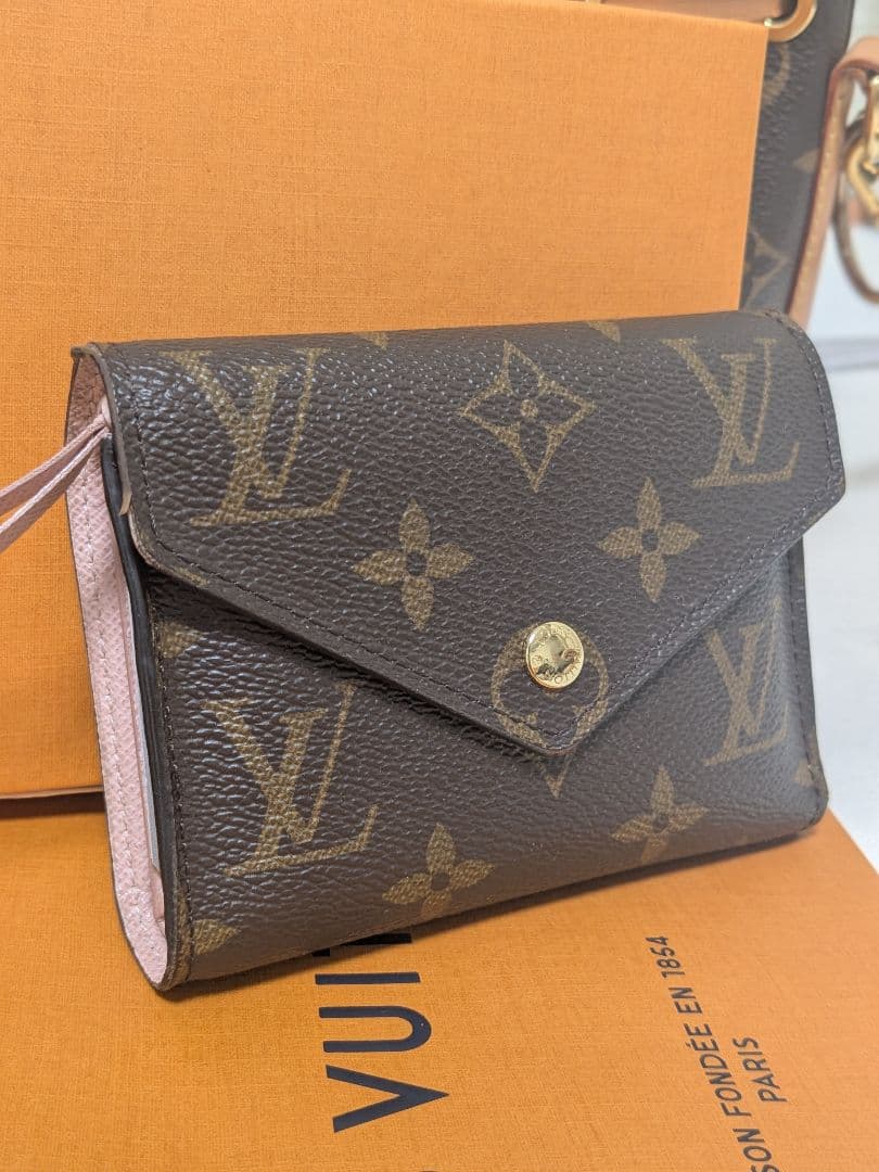 Louis Vuitton 内側ピンク三つ折り財布 モノグラム