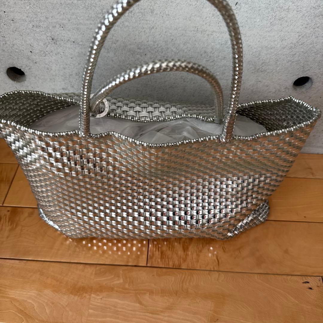 アンテプリマ　シルバートートバッグ