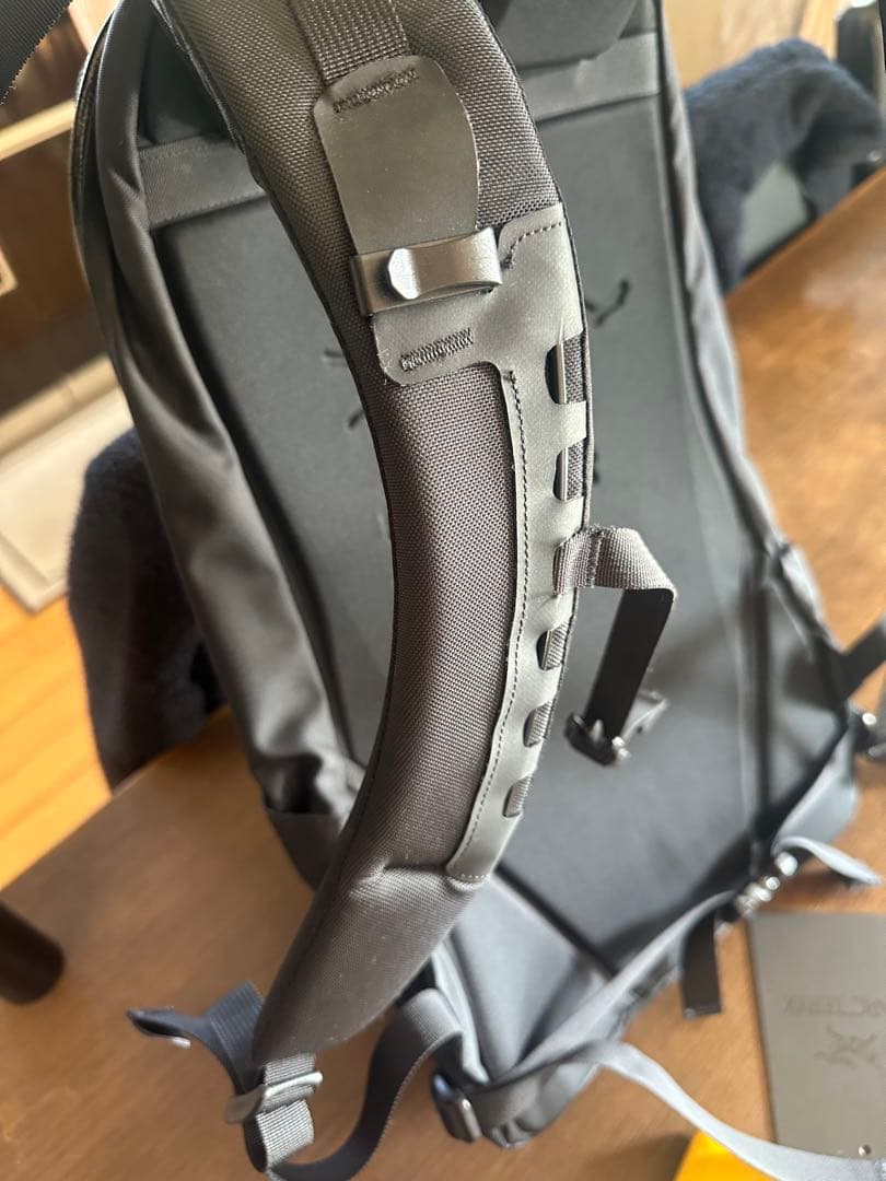 ARC'TERYX arro22 BLACK 国内正規品　現行モデル