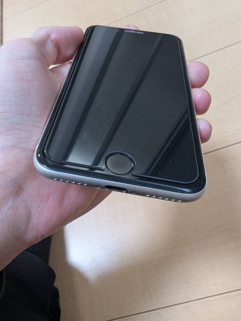 《週末限定価格》【中古、極美品】iPhoneSE第3世代、スターライト 64gb