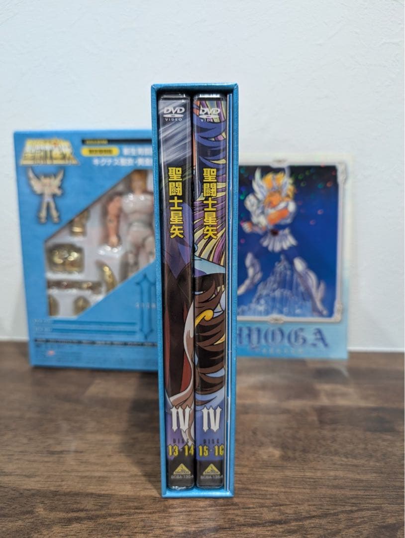聖闘士星矢Ⅳ キグナスBOX〈4枚組〉フィギュア付き
