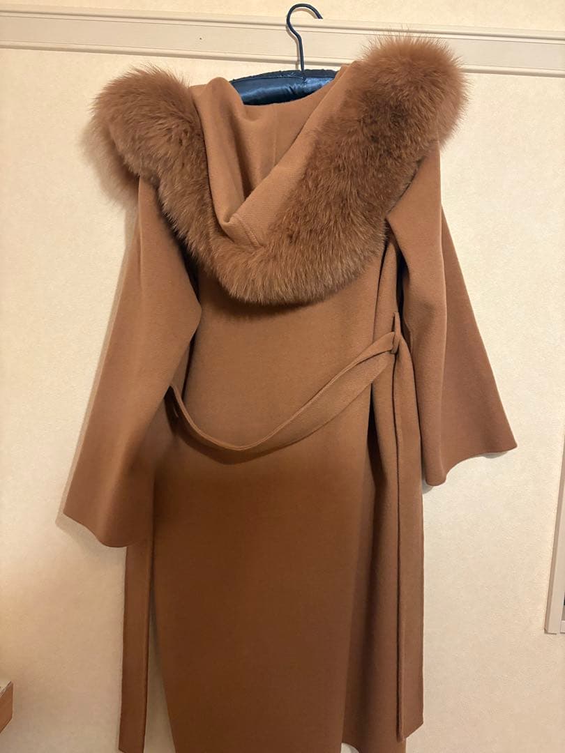 グレースコンチネンタル フードリバーコート モカピンク フォックス