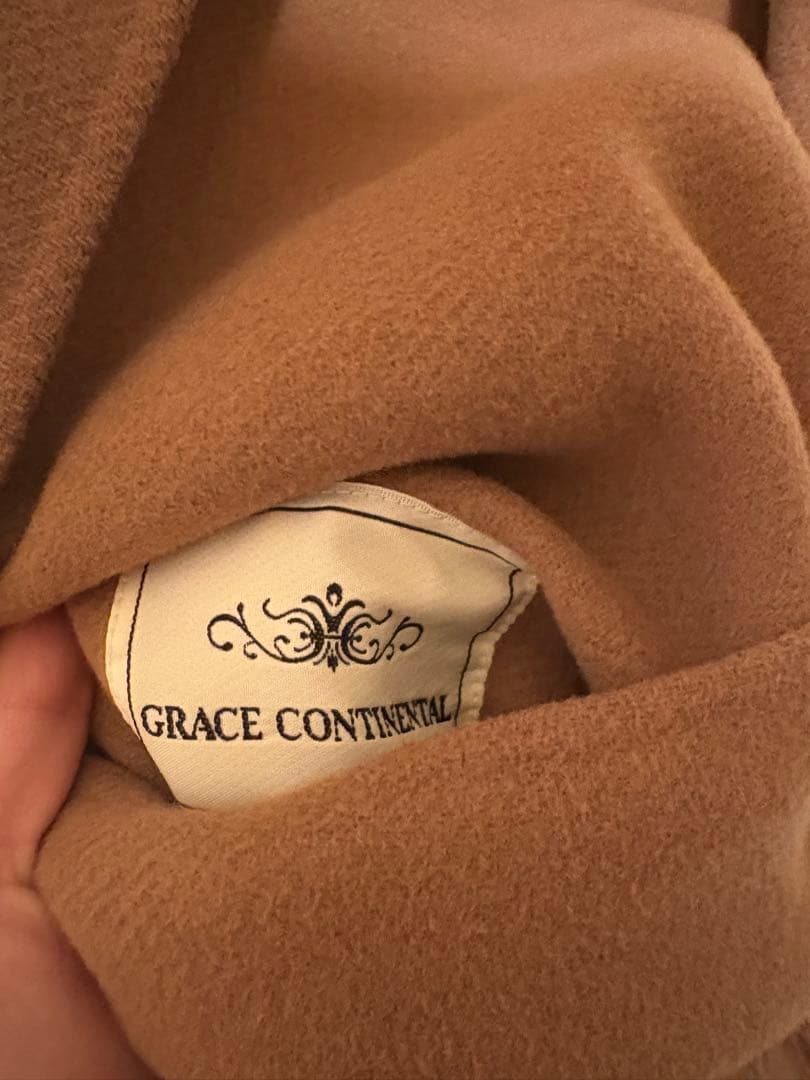 グレースコンチネンタル フードリバーコート モカピンク フォックス