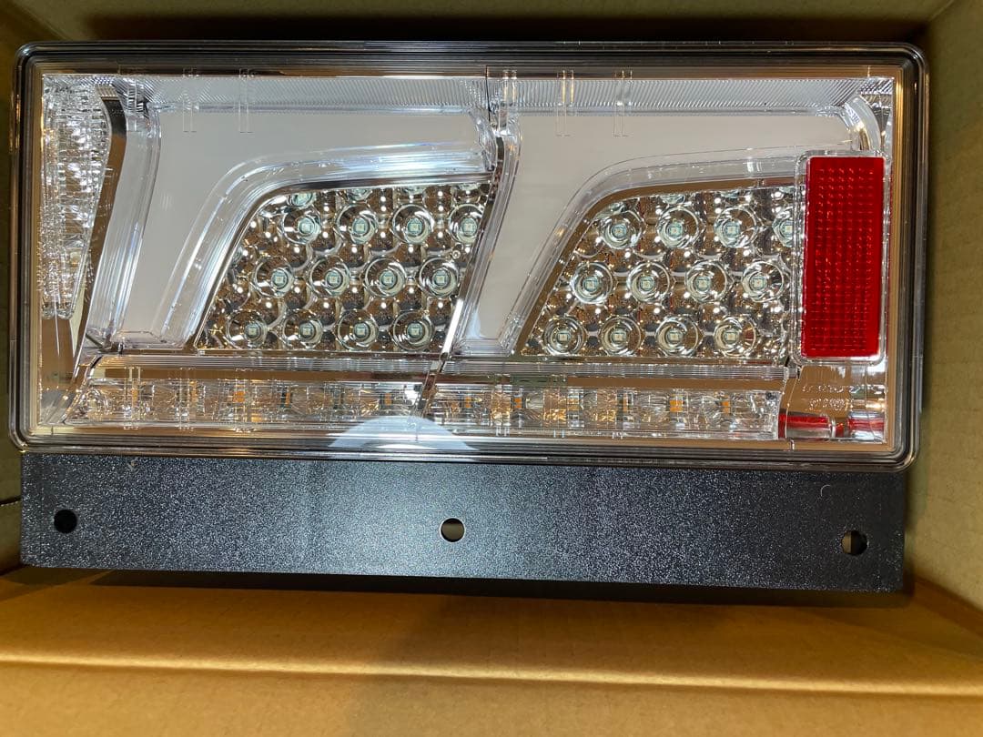 Koito LEDリアコンビネーションランプ 24R2C0 小糸製作所 左右