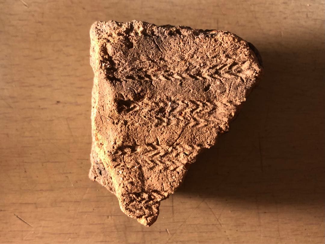 「板状土偶の破片」です…。