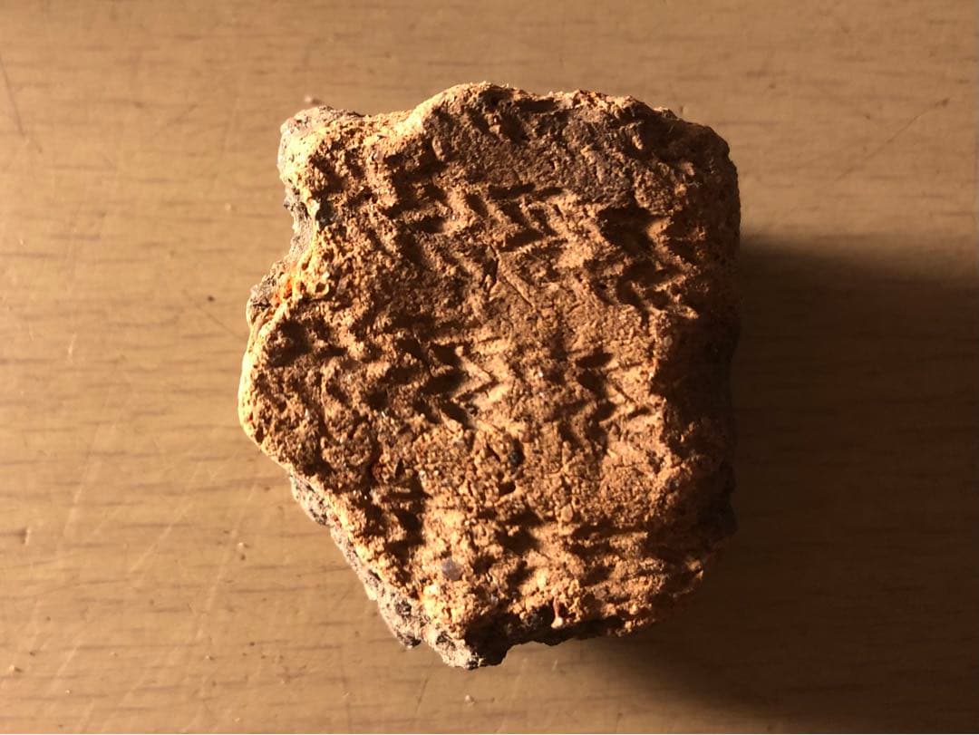 「板状土偶の破片」です…。