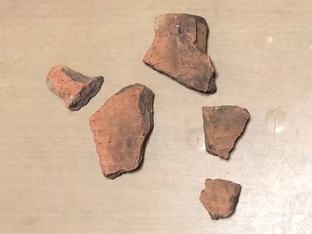 「板状土偶の破片」です…。