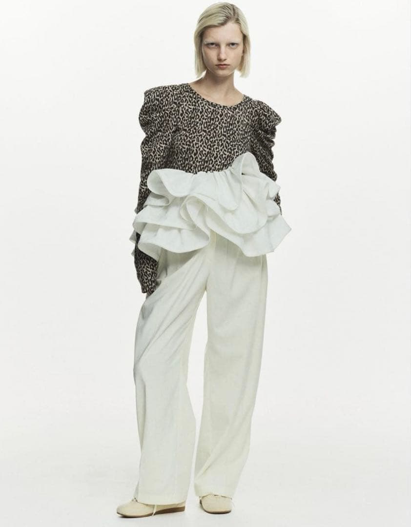 トップス Bibiy. EFFIE PEPURAMU LEOPARD TOP