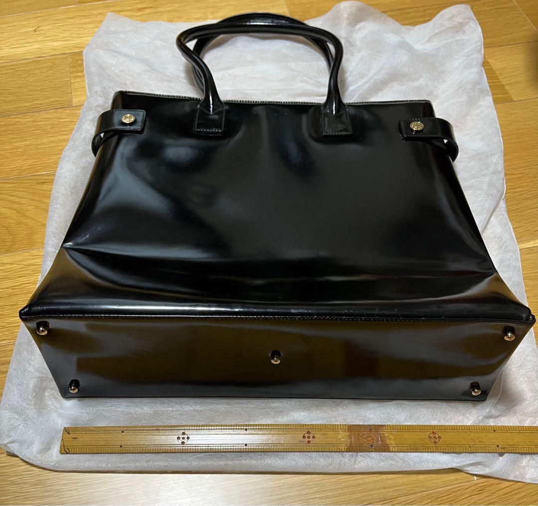 GUCCI 黒のバッグ