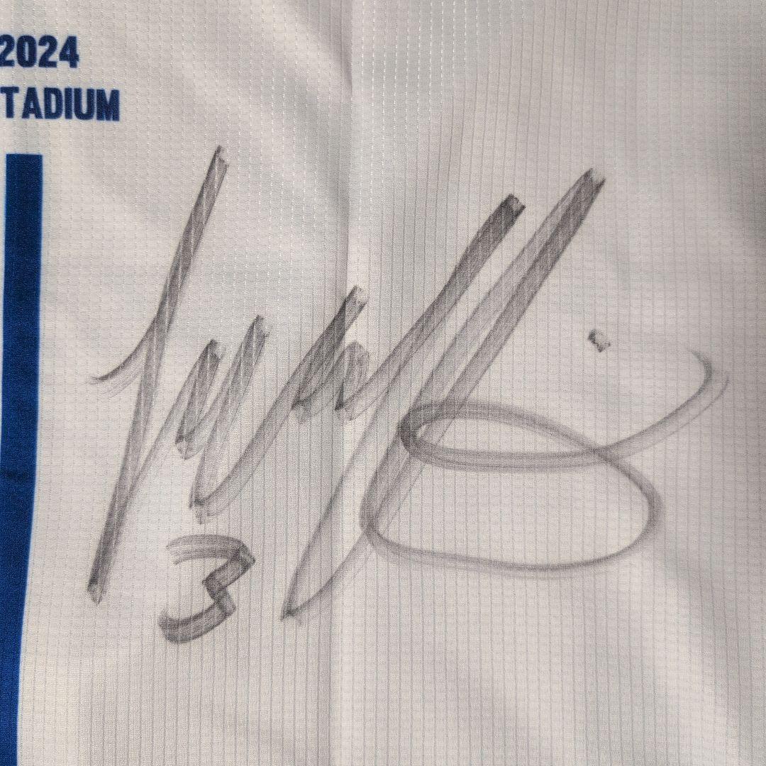 ベイスターズ　2024開幕記念ユニ(Oサイズ)　タイラー・オースティンサイン入り