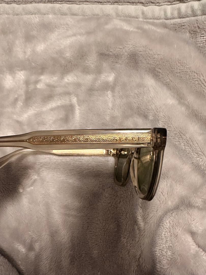 【最終値下げセール中！！】GUCCI クリアフレーム グリーンレンズ サングラス