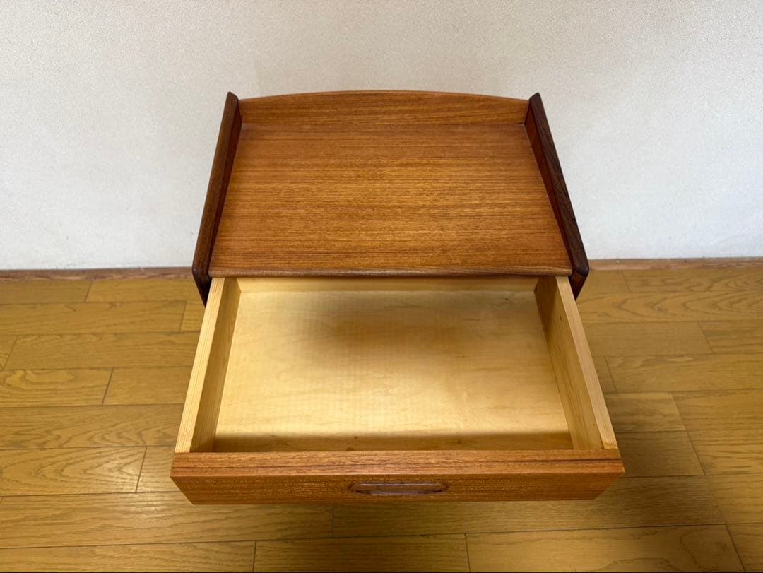 北欧ヴィンテージ（デンマーク）木製サイドチェスト