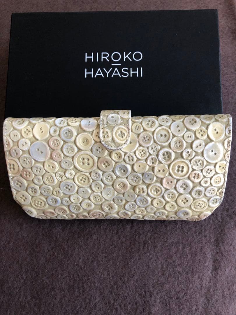 HIROKO HAYASHI ボタンデザイン 長財布