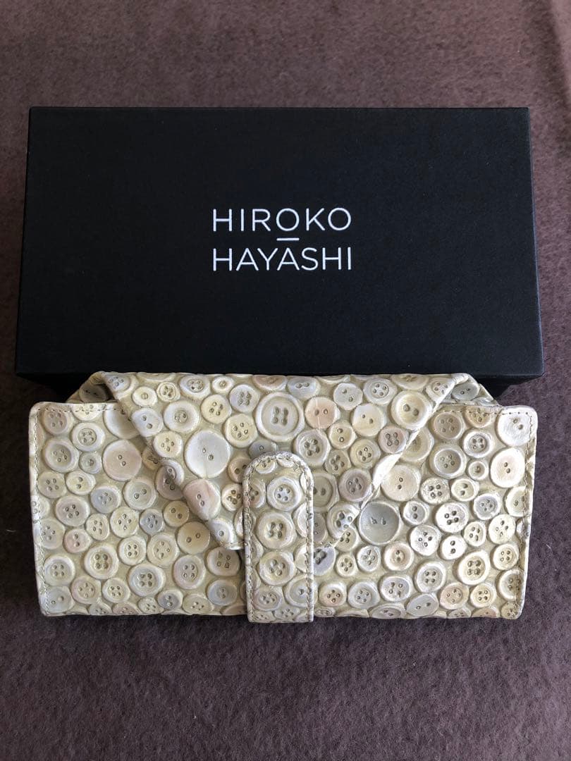 HIROKO HAYASHI ボタンデザイン 長財布