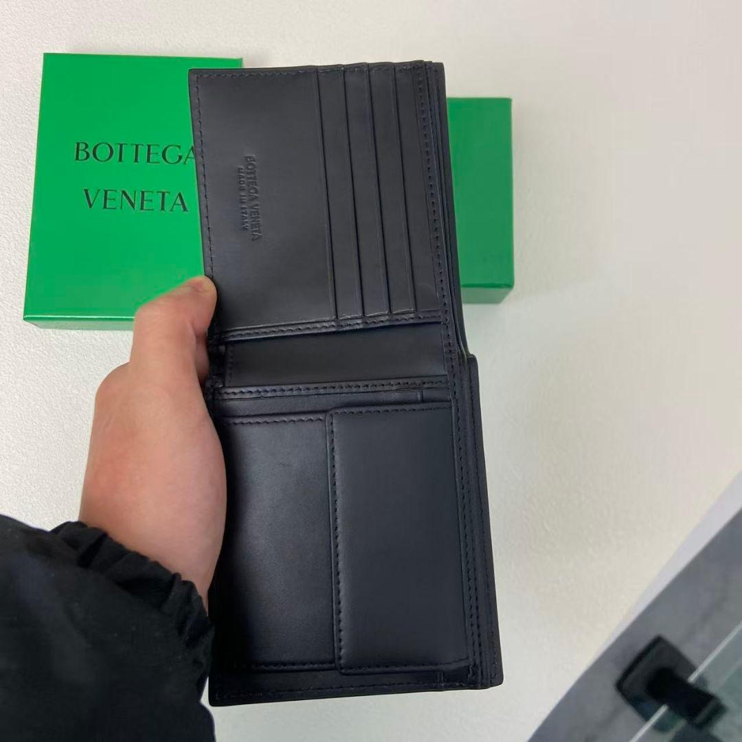 BOTTEGA VENETA ブラック二つ折り財布