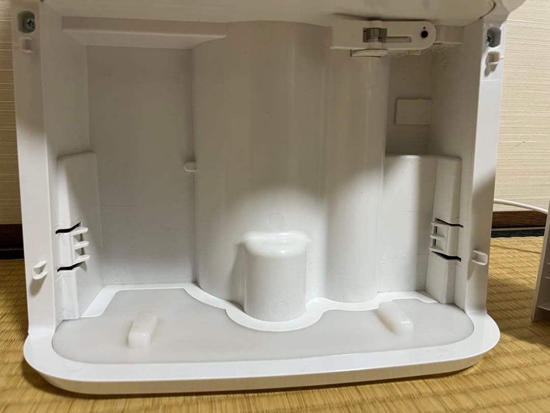 SHARP コンパクト除湿機　衣類乾燥CV-E71-W 〜16畳