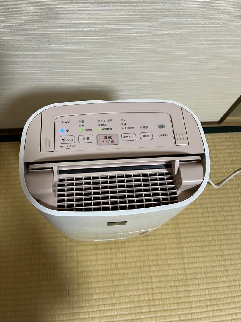 SHARP コンパクト除湿機　衣類乾燥CV-E71-W 〜16畳