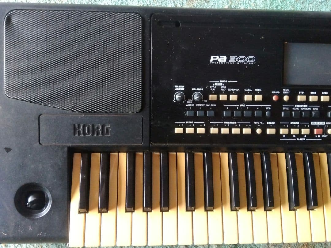 鍵盤楽器 korg PA300