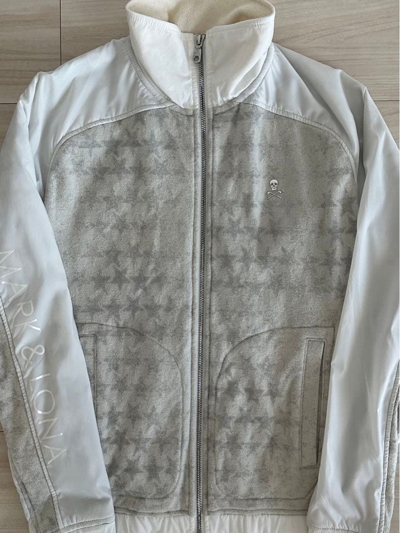 マーク&ロナ 胸スカル/袖MLウォームストレッチジップアウター　オフホワイト