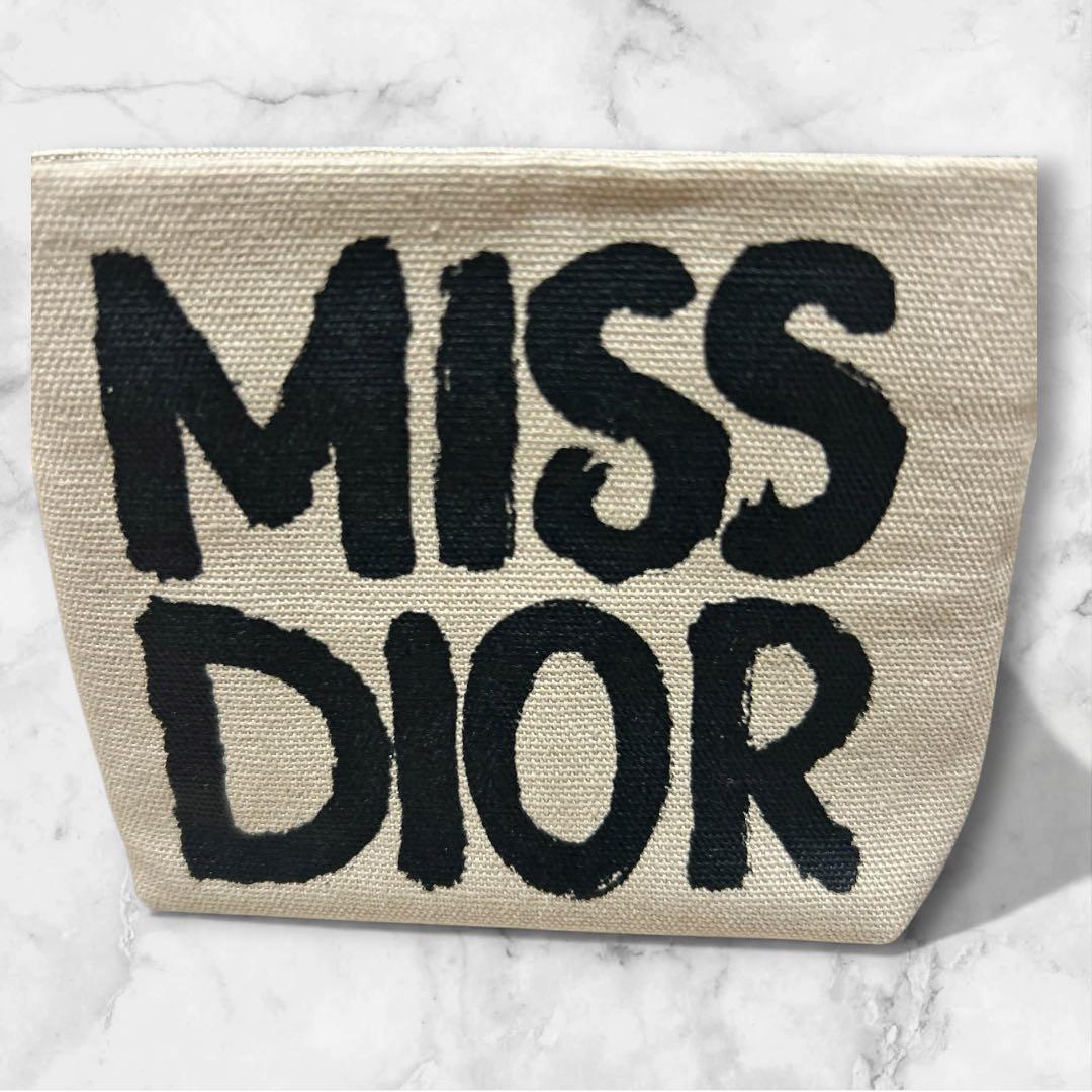 新品 ディオールショウ サンク クルール アイシャドウ664ワイルドベージュ